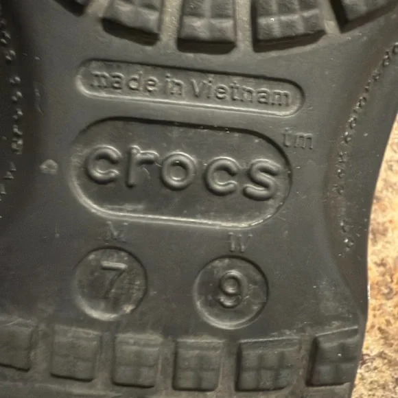 Ladies Crocs - Picture 7 of 8